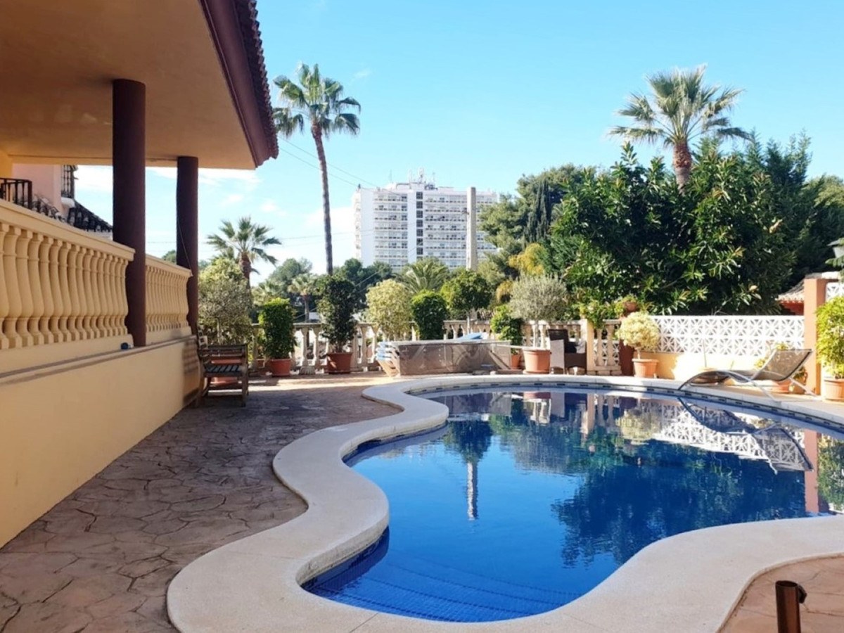 Villa in Nueva Andalucía
